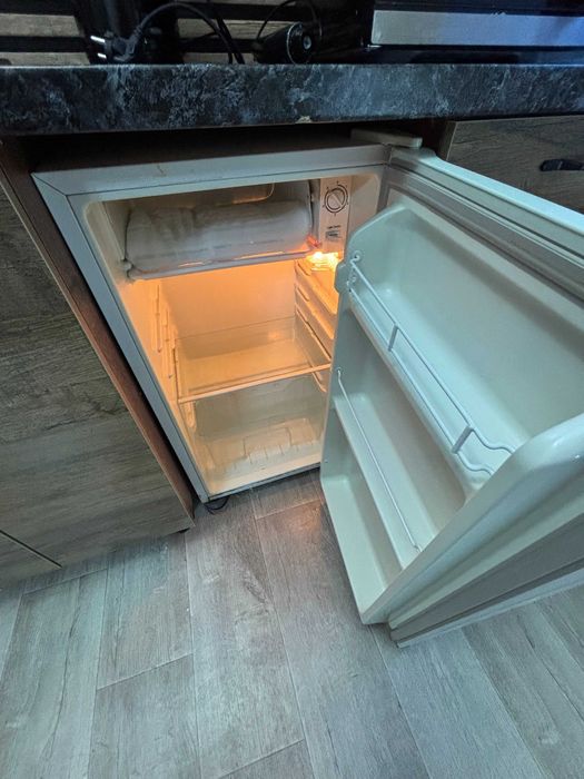 Мини-холодильник LEADBPOS