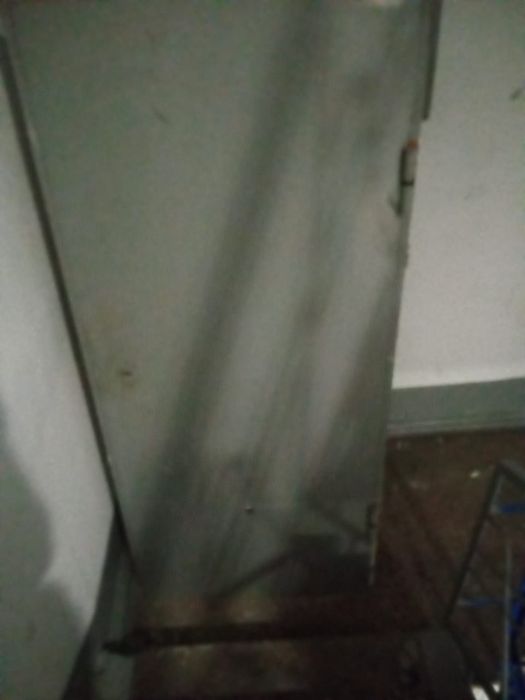 Продам входную железную дверь