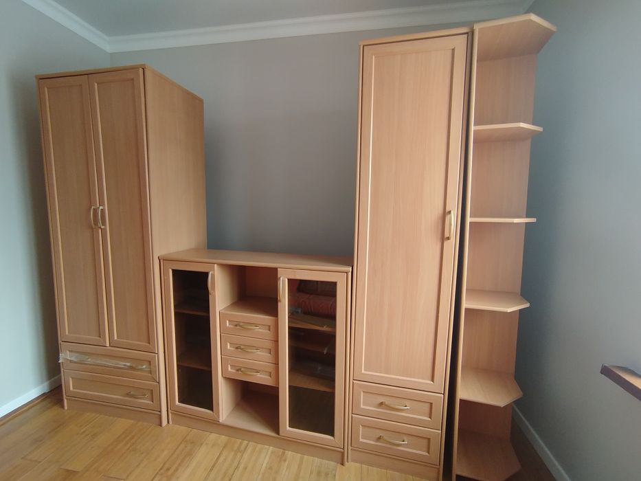 Стенка-шкаф состоит из 4 частей