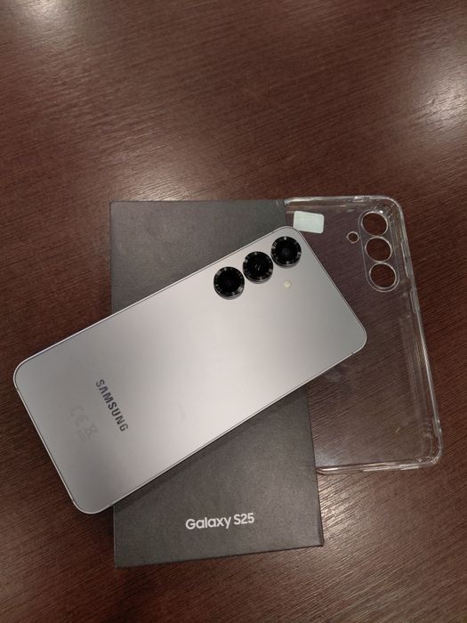 Продавам Samsung Galaxy S25 256GB – Silver Shadow