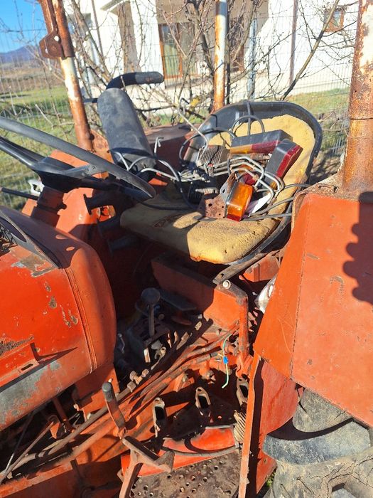 Tractor Renault 56 import Germania motor stricat spart