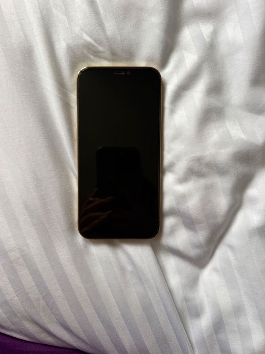 Telefon iphone 12 pro.