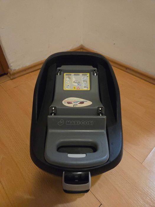 Scoica auto Maxi-Cosi + baza ISOFIX (set complet)