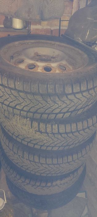 Автомобилни гуми с джанти