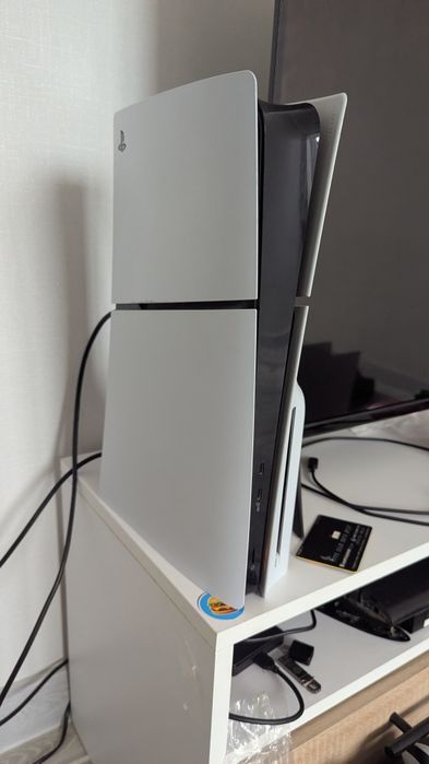 Playstation 5 slim 1tb+2 ta joystick+uyinlar
