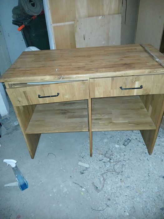 Vand mobilă veche din lemn, în stare bună.