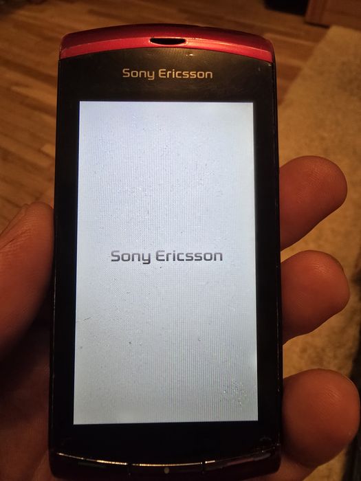 Telefon Colectie: Sony Ericsson Vivaz Red U5i
