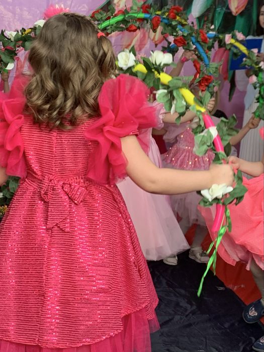 Нарядное платье на девочку