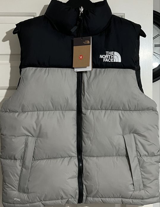 Vesta TNF gri, este noua
