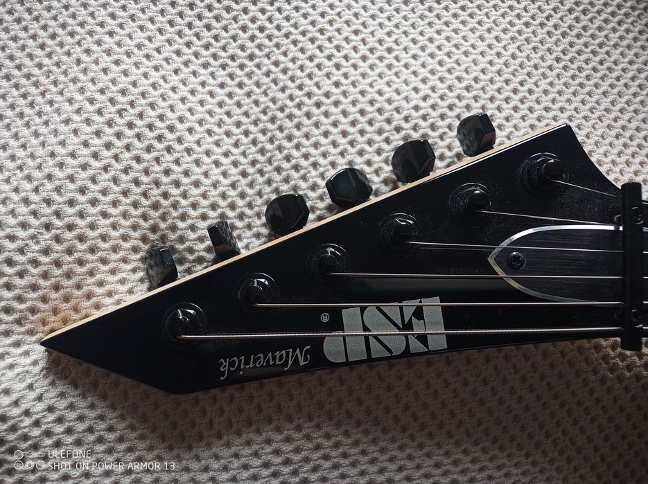 Продавам електрическа китара ESP