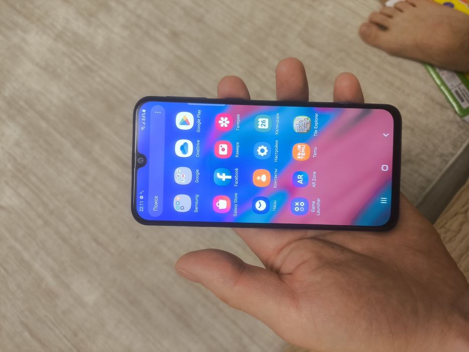 Продам Samsung a40в хорошем состоянии