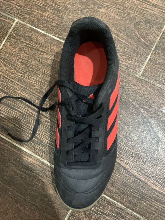 Кроссовка зальник адидас