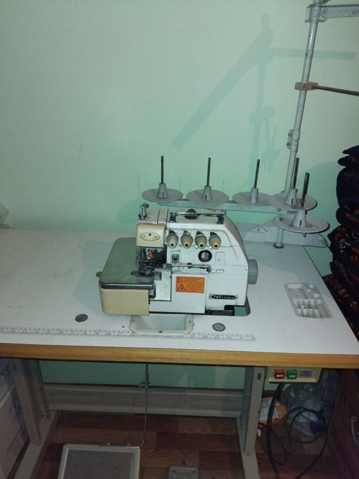 Аверлок продаётся срочно пити нитечный