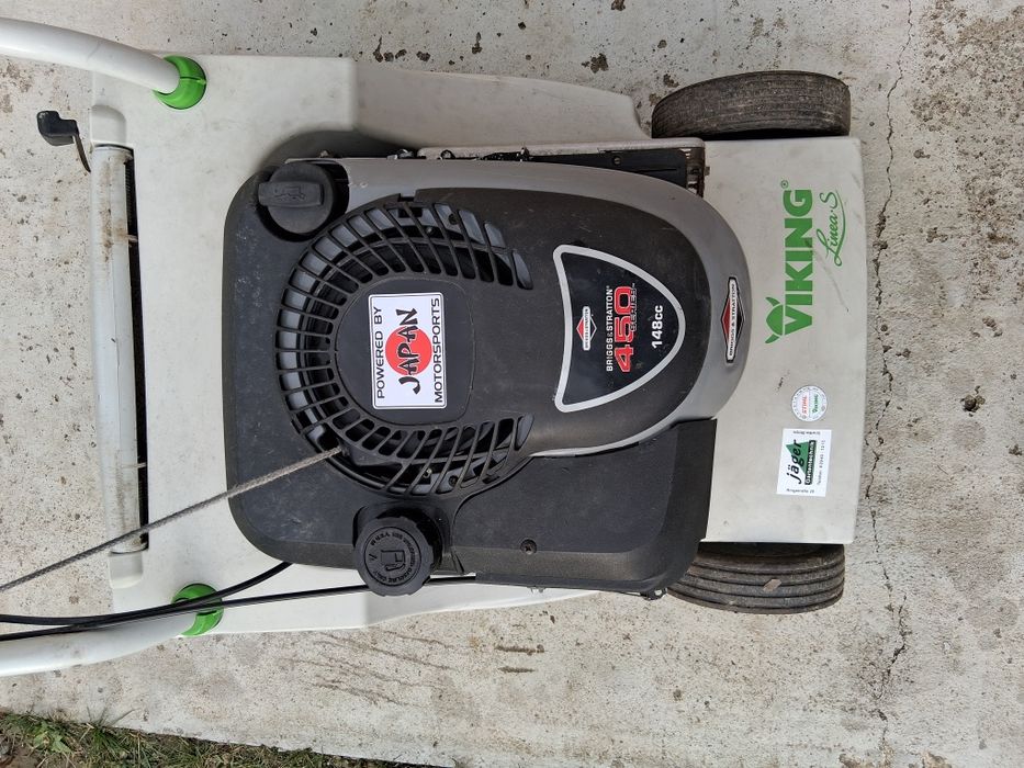 Vând mașină de tuns gazon pe benzină Viking. MB 450 .