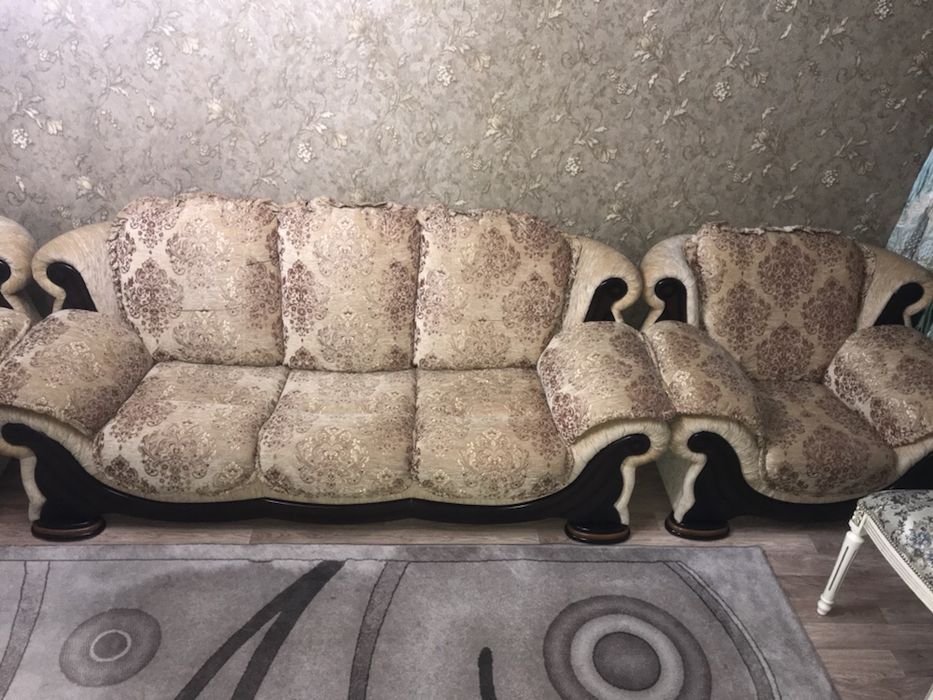 Срочно продам шикарный диван