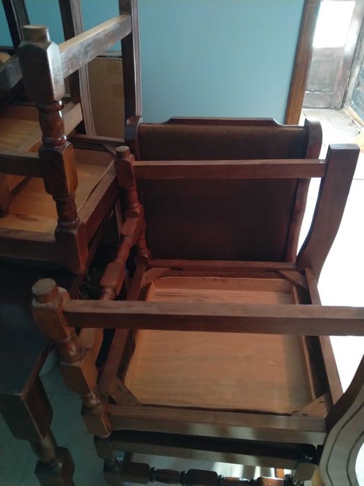 Холна трапезна маса с столове и пейки