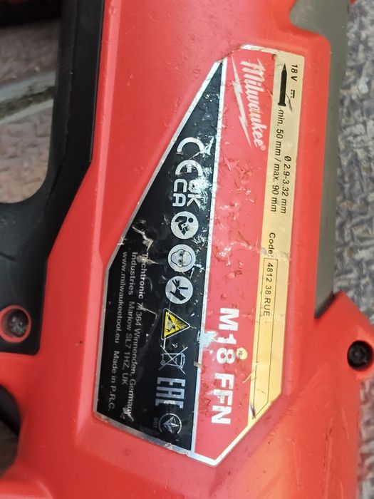 Pistol MILWACKEE de pușcat cuie până la 90 mm in stare excelenta