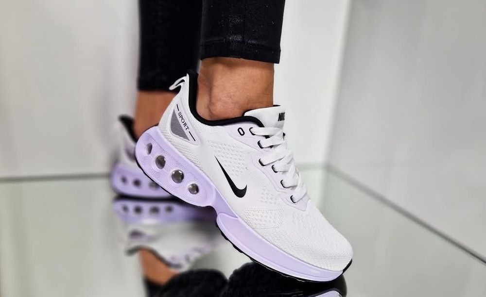 Дамски маратонки Nike различни