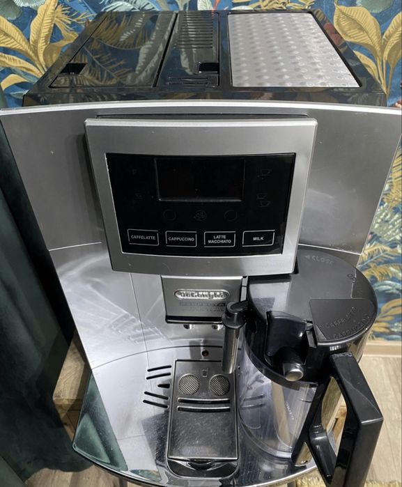 Aparat de cafea/espressor Delonghi Cappuccino touchscreen