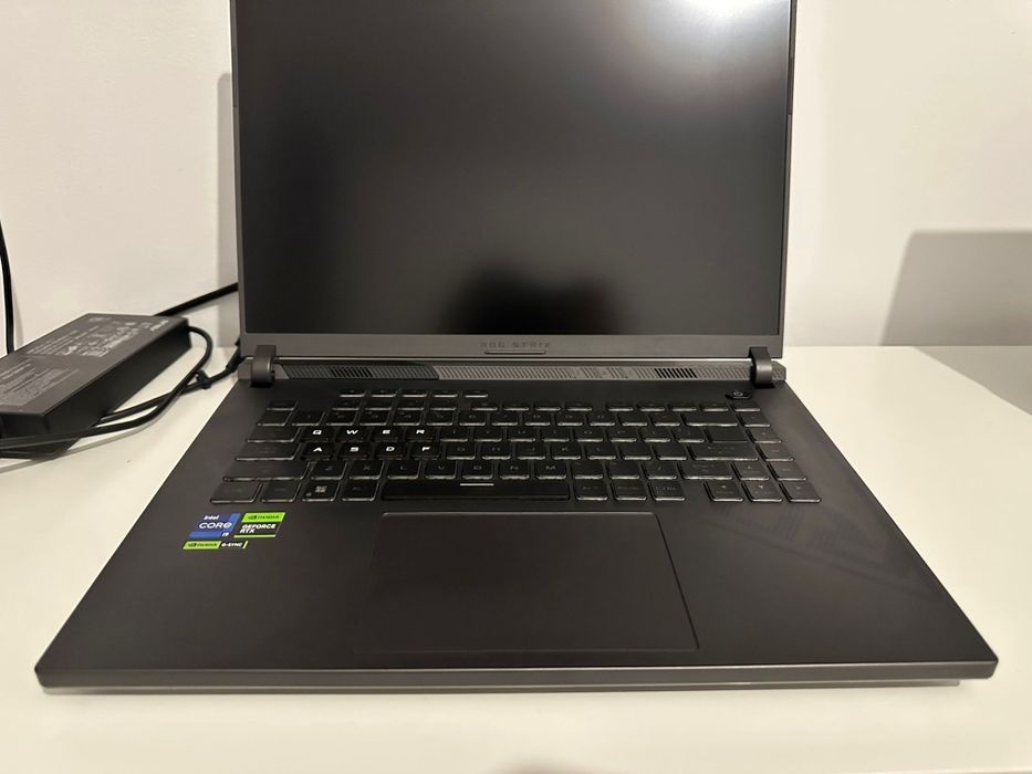 Asus Rog G16 13980HX, RTX 4050, 2K+, 240Hz, 1TB, 16GB