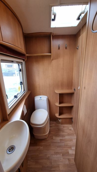 Rulota Swift Chellenger, An 2004, Cabina dus plastic, boiler gaz,  geamuri incastrate
