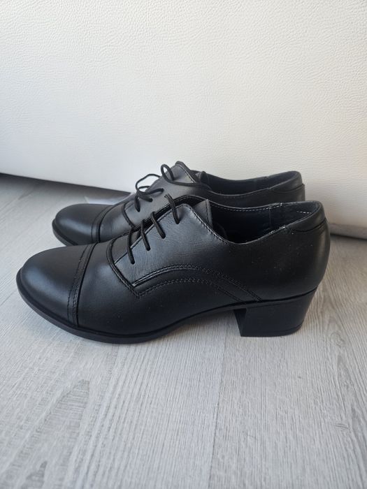 Нови обувки от ест. кожа