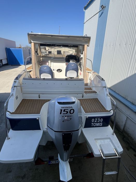 Ambarcatiune Pegazus 550 cabinata; motor honda 150;