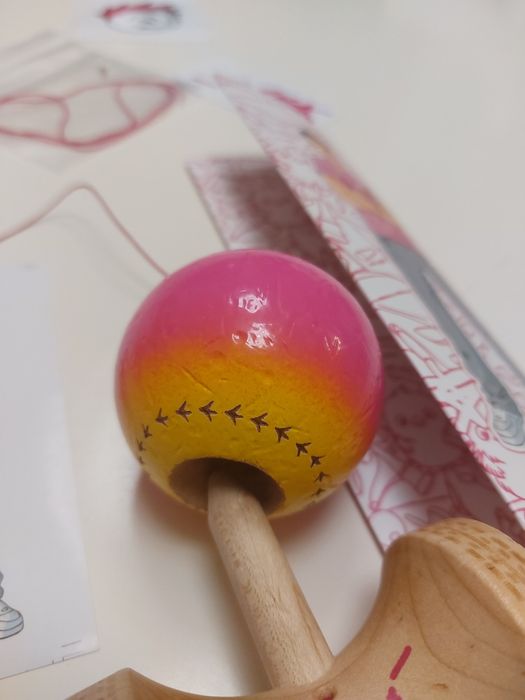 Kendama Bisoi, autograf Adrian Vilau