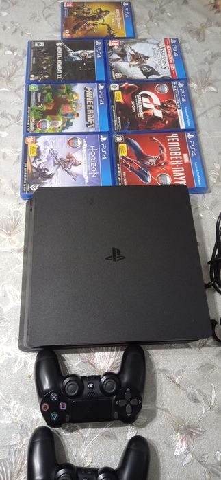 Игровая приставка PS 4