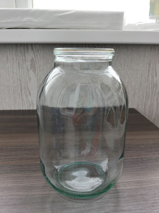 Продам банки 2 -х литровые.