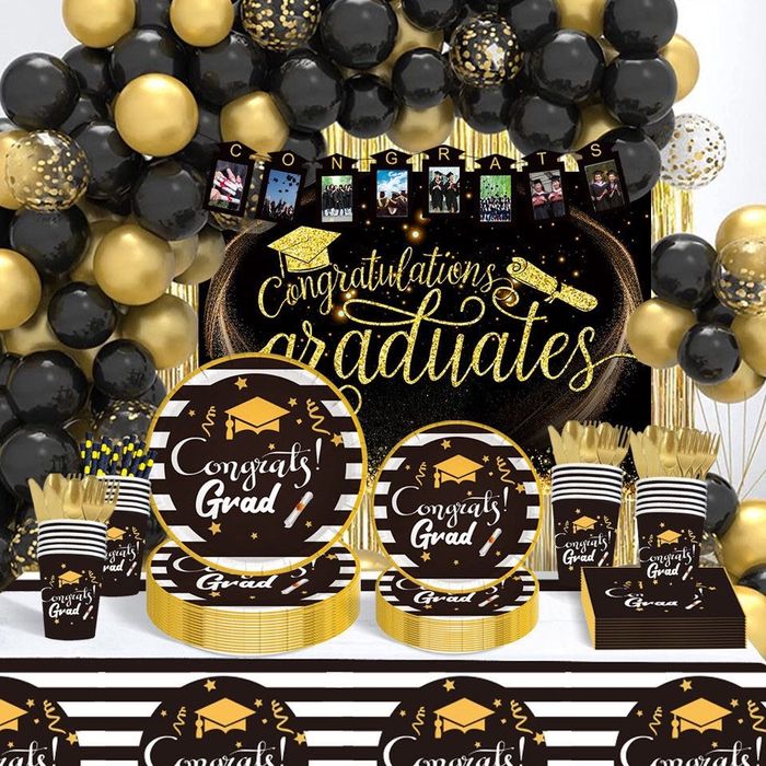 Шары и одноразовые наборы на выпускной