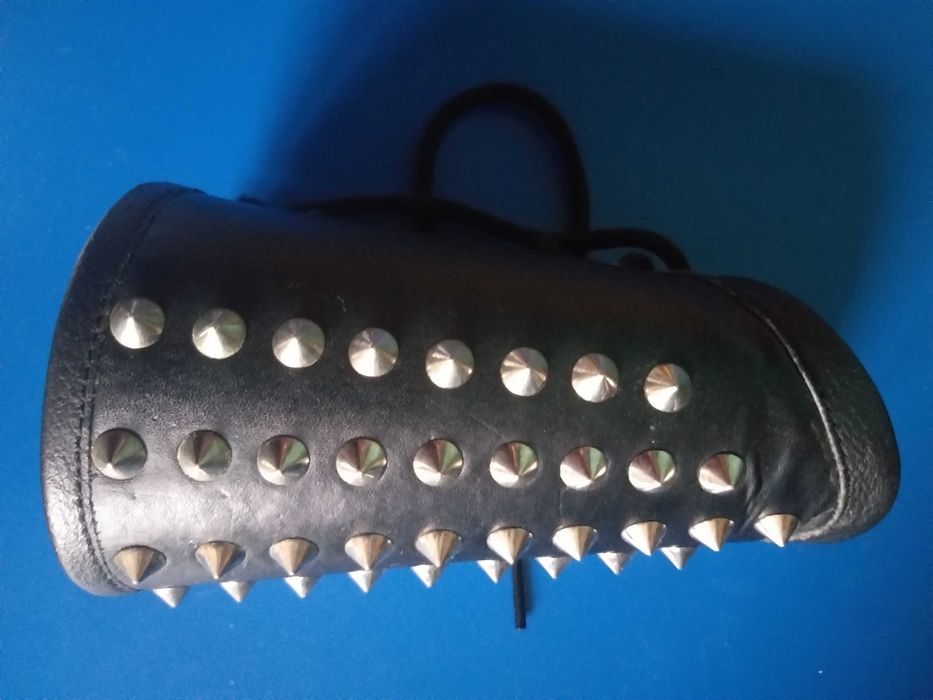 Accesorii goth/metal (brațări, inele, lanțuri, cercei)