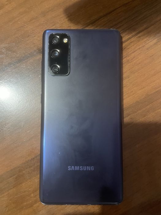Samsung s20 fe.