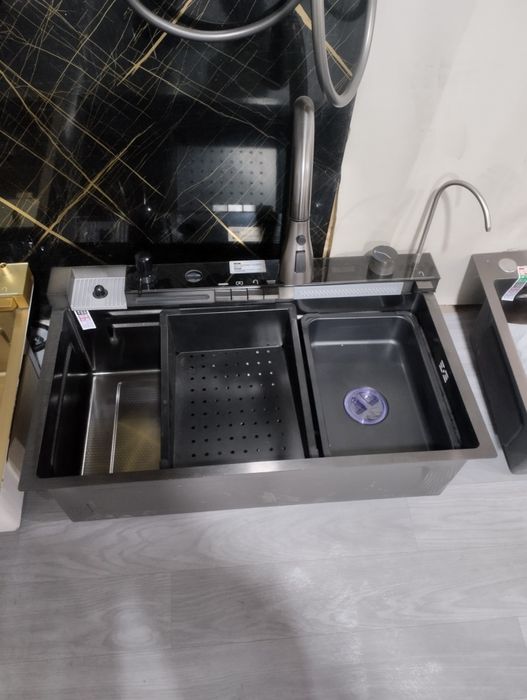 Мойка кухонная водопад