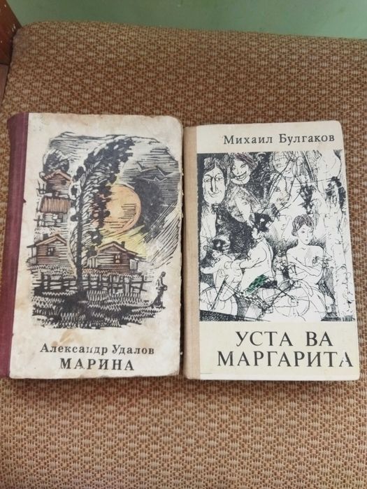 Продаются книги.