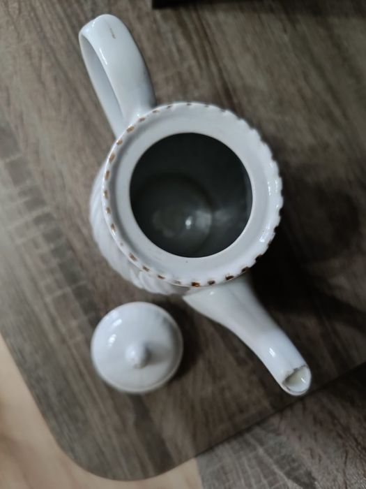 Чайник с крышкой фарфор.