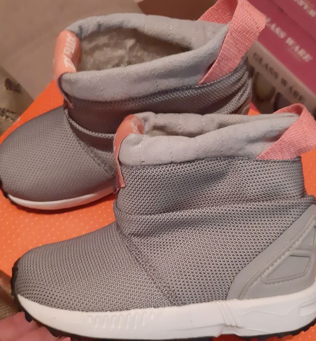 Продам кроссовки демисезонные на девочку