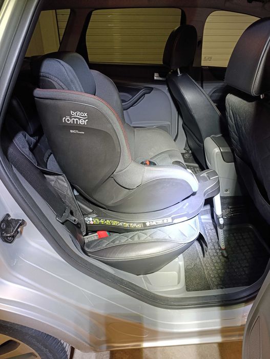 Столче за кола ISOFIX i-Size Britax Romer DUALFIX M Cool Flow