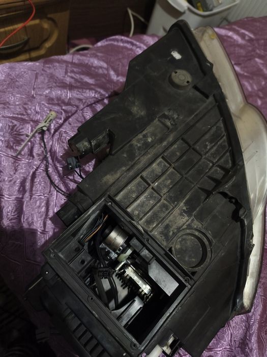 Far stanga VW Passat B6