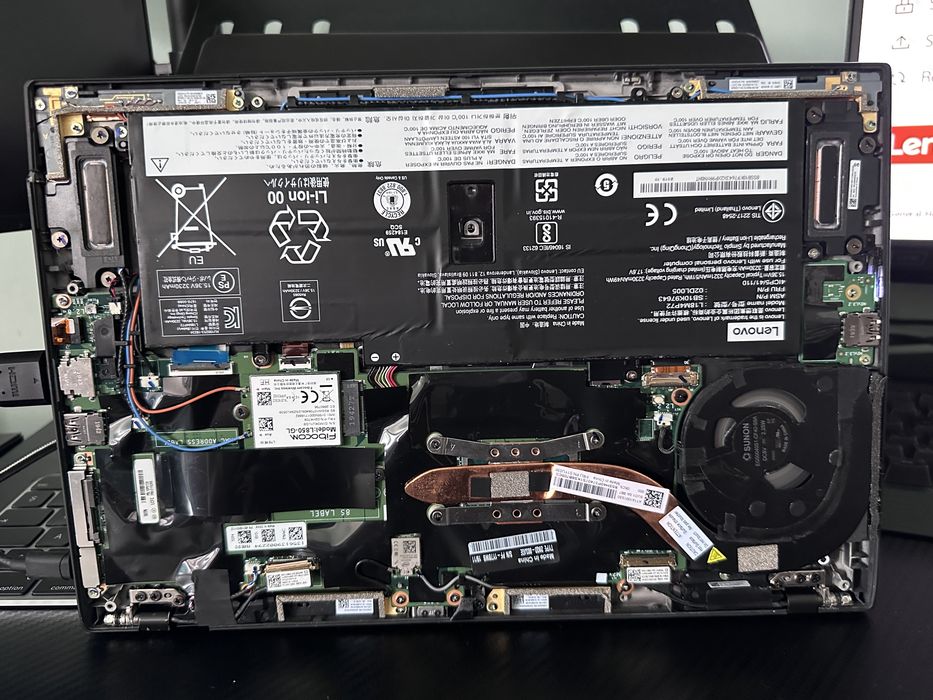 Laptop Lenovo X1 Carbon Gen 7 - i7 8565u - 16Gb - placa buna fara parola