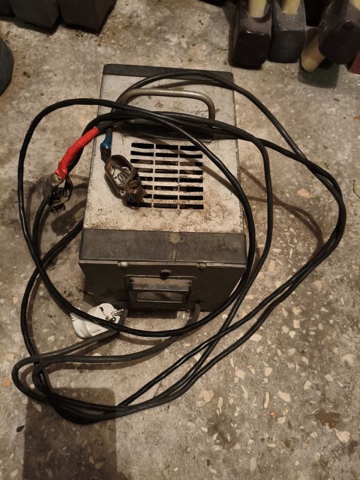 Зарядное устройство 12в для акамулятора машины