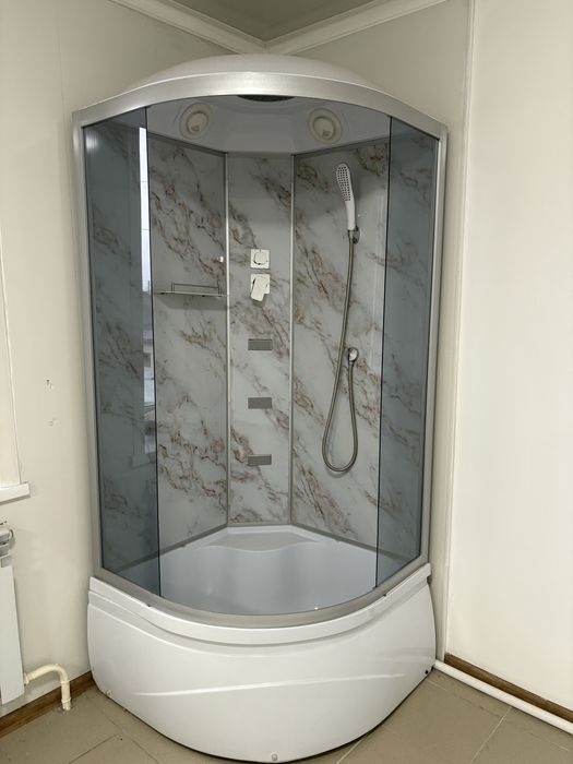 Продам душевые кабинкт