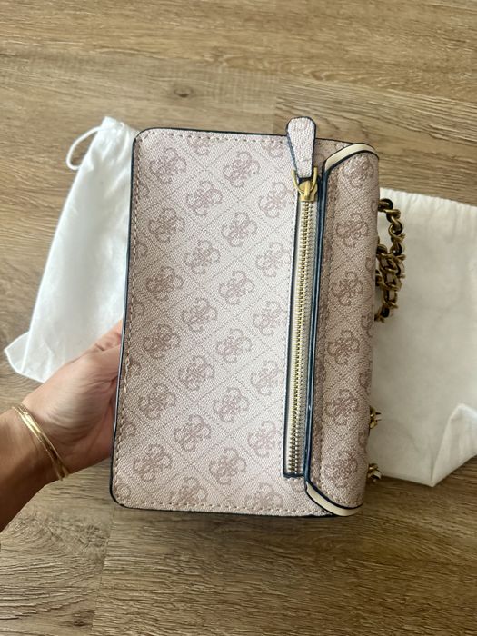 Дамска чанта guess