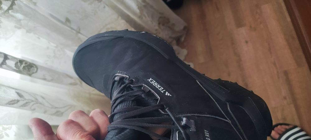 Зимние ботинки adidas