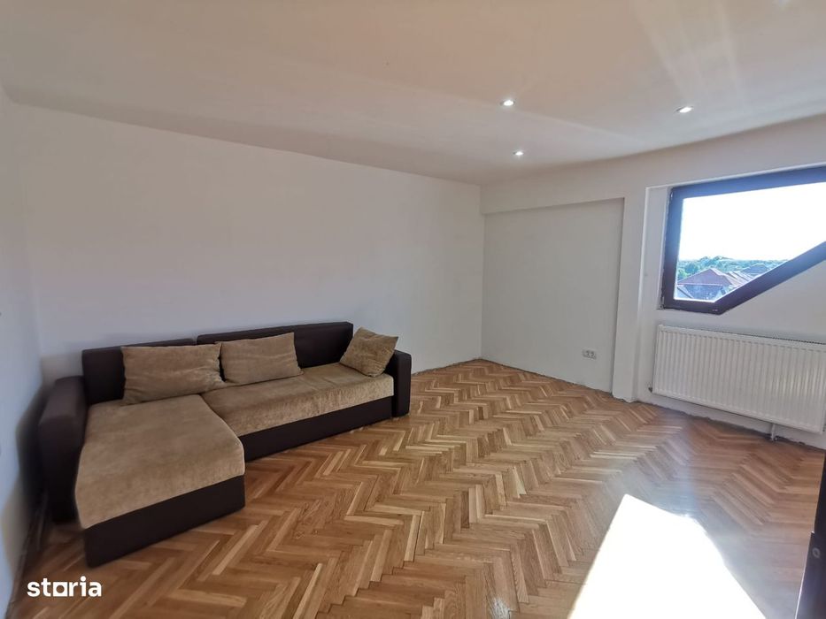 Apartament spatios 136 mp utili cu garaj ,terasă , balcon si boxa.