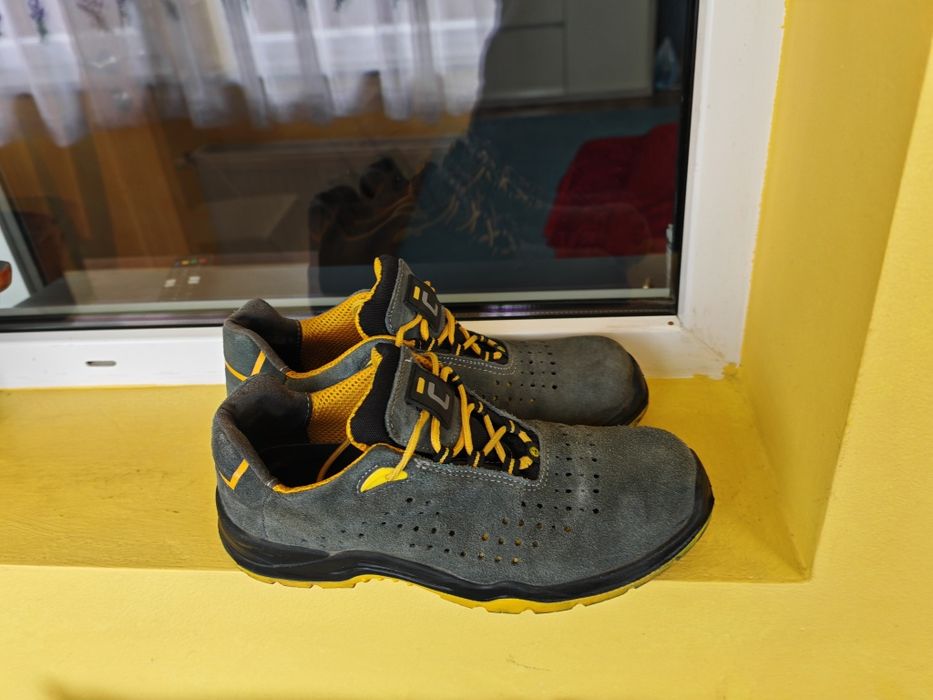 Bocanci de lucru cu bombeu Cerva