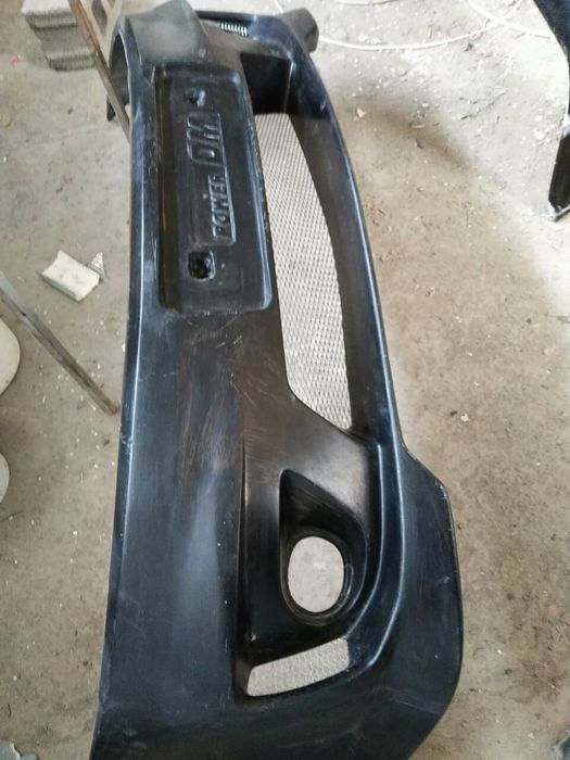 Продам бампер и решетку на Лада Ларгус