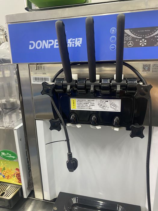 Frezer muzqaymoq aparat.