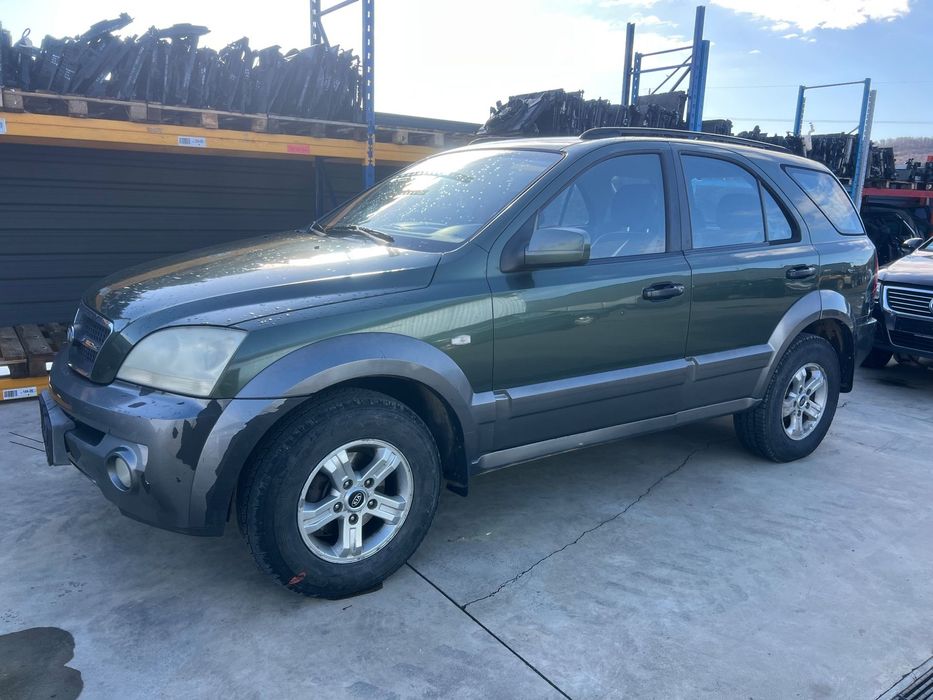 DEZMEMBREZ Piese Auto Kia Sorento Motor 2.5 CRDI Diesel Euro 3 4 Motor 2.5 Diesel cod D4CB cutie viteze manuala 5 trepte 4x4 cutie transfer Fata completa bara fata Capota far aripa portiera fata spate stanga dreapta haion oglinda