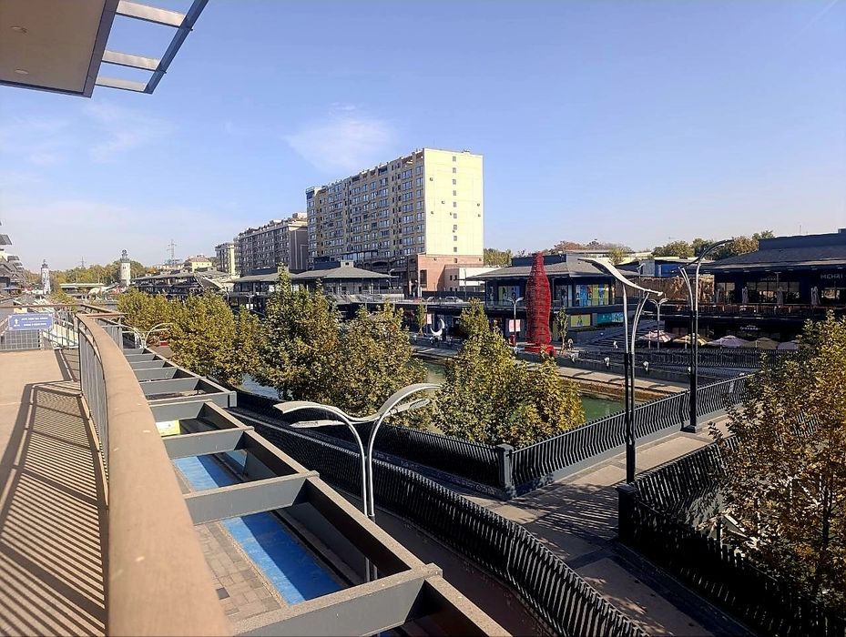 SEOUL MUN, Продам 44m² потолок: 6.5 метров КОРОБКА 2-этаж.